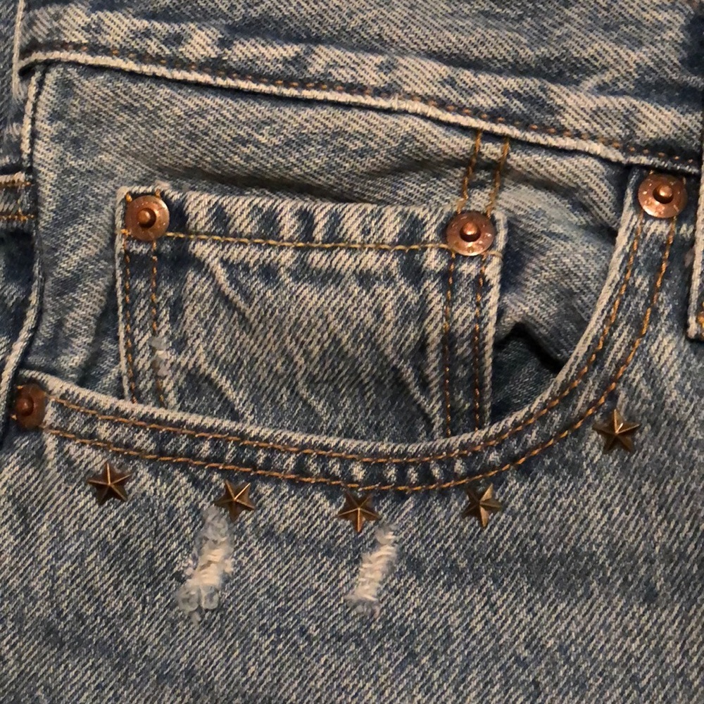 Levi’s 501 T, tapered with star details NEVER WORN